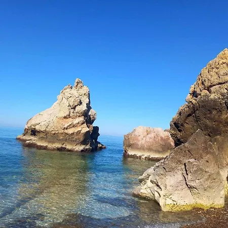 Noravilla Con Piscina Fra Mare E Montagne